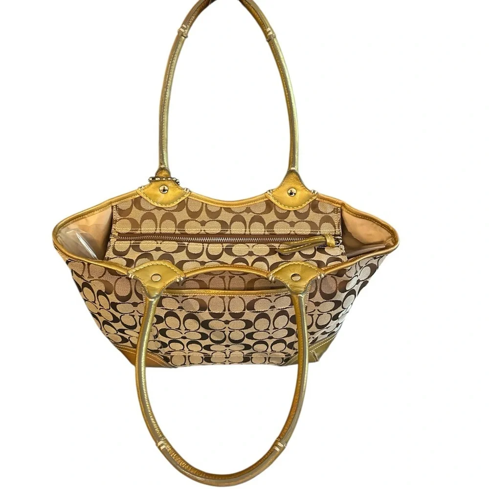Coach Soho Signature Gold Trim Tote 12564 – Vintage Classic ✨